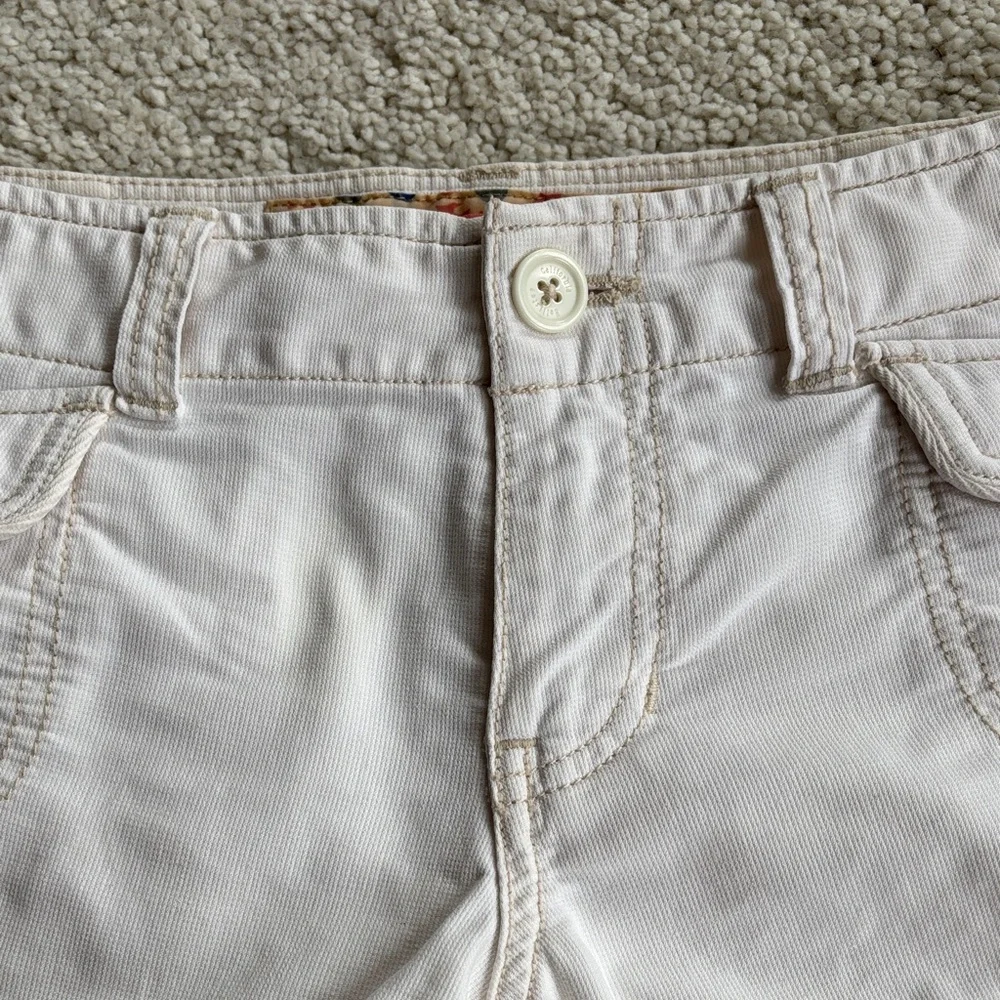 Vintage Hollister Women's Cream Cargo Shorts - Picture 5 of 12